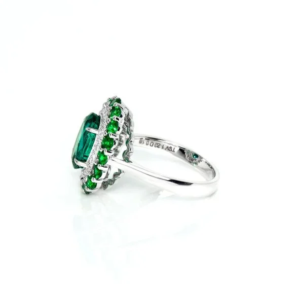 Emerald Ring - Picture 4 of 8